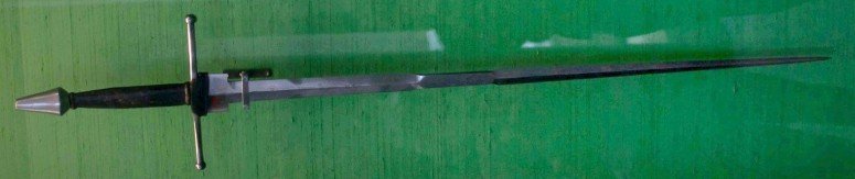 Neue-Berg-federschwert-1520-shay-roberts-01