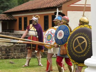 hetairoi 1 macedonian phalanx (The use of sword behind the shield wall and phalanx)