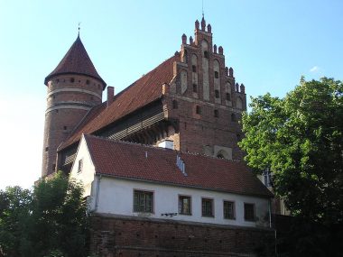 800px-Olsztyn_01 (The secret, dangerous military life of medieval superstars,)