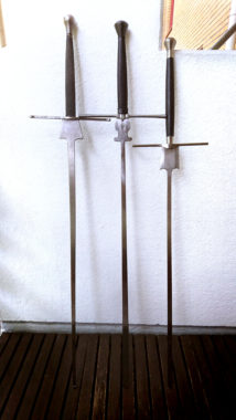 DSC_0492-red (Review: The GFFG Berbekucz Club Sword)